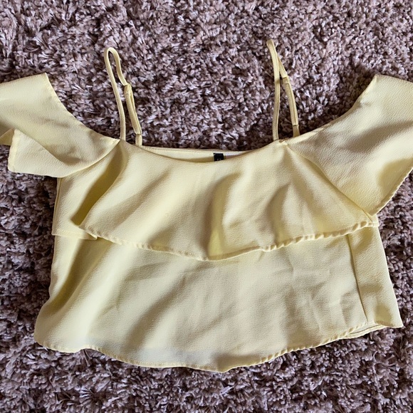 H&M light lemon yellow crop top with frill - Picture 2 of 2